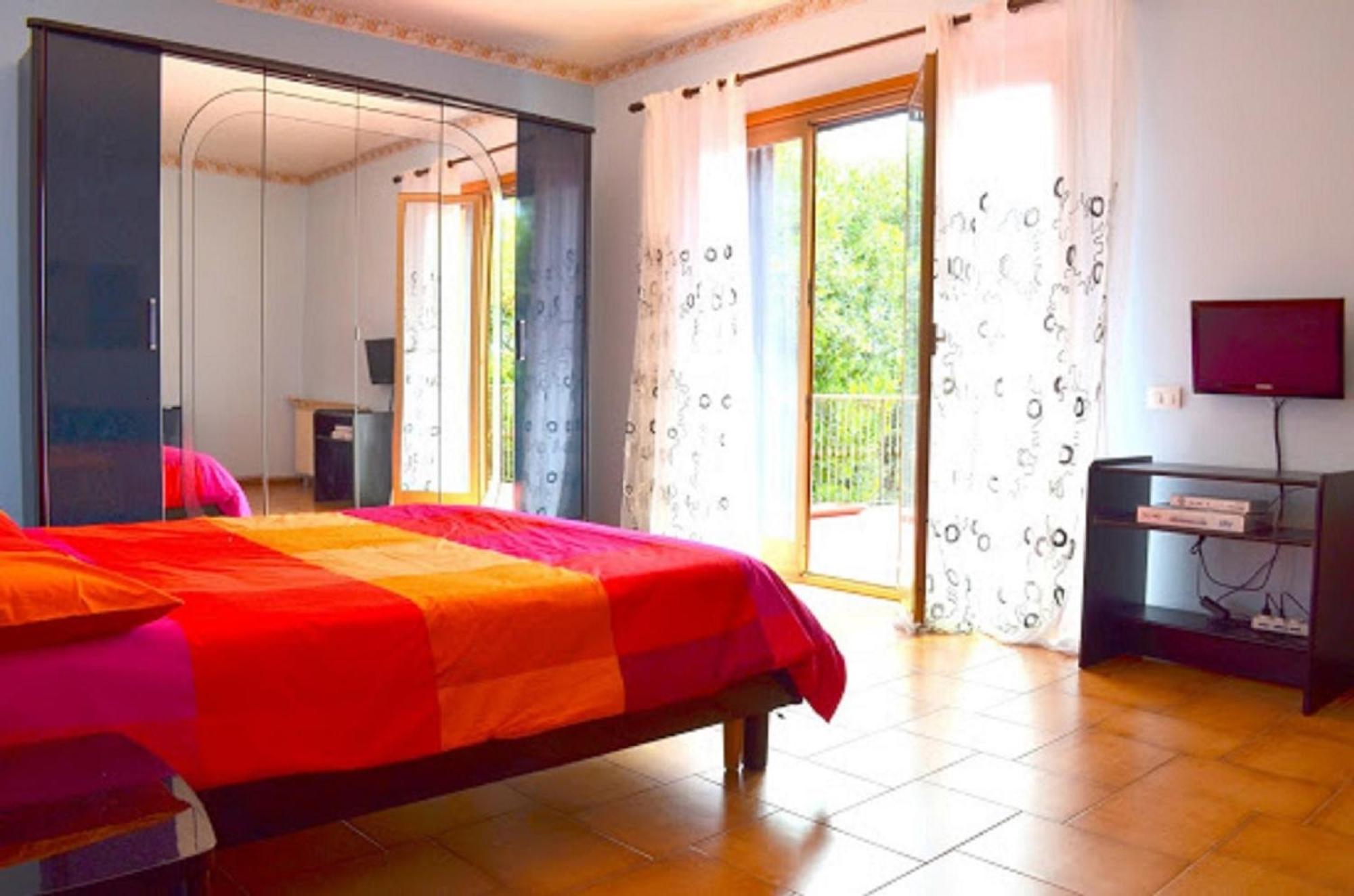 B&B Le Tre Rose Di Maria Pedara Exteriör bild