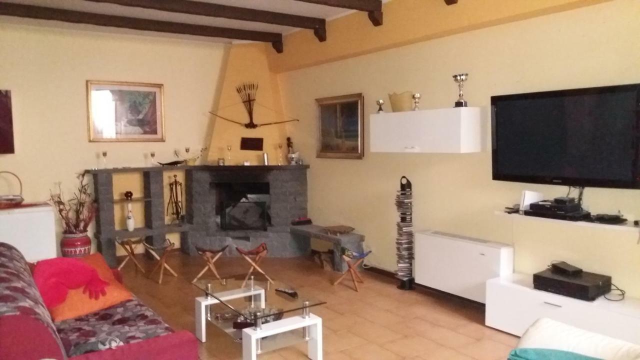 B&B Le Tre Rose Di Maria Pedara Exteriör bild