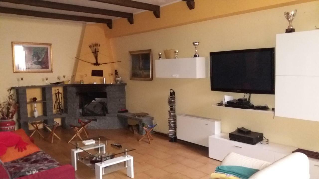 B&B Le Tre Rose Di Maria Pedara Exteriör bild