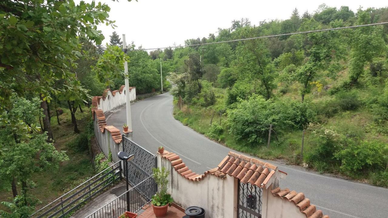 B&B Le Tre Rose Di Maria Pedara Exteriör bild